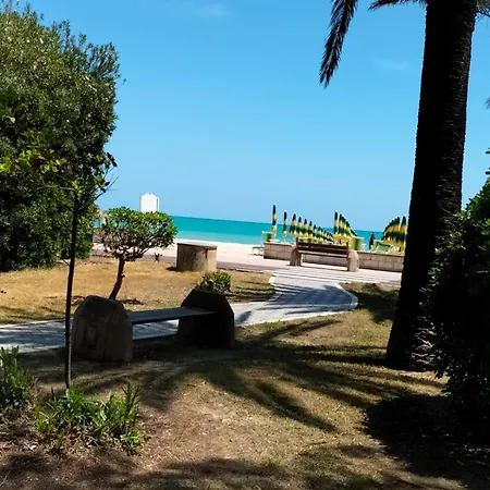 Bilocale 80 Mq, Con Terrazza Abitabile Apartman